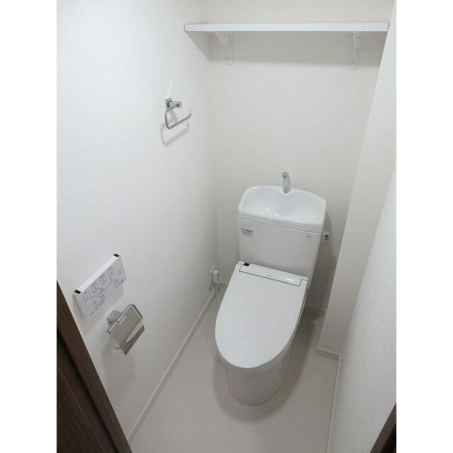 シンプルで使いやすいトイレです(内装)