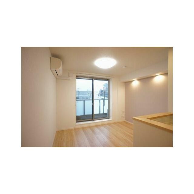 エアコン各室設置≪2基≫がされたお部屋！ 天井照明器≪LED照明器≫も各室設置されています。(居間)