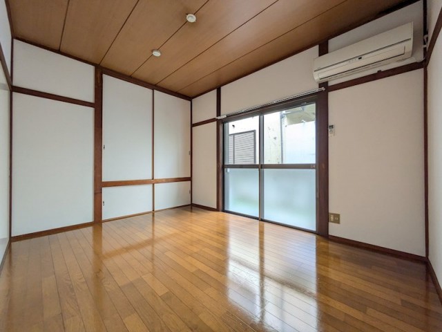 (居間)