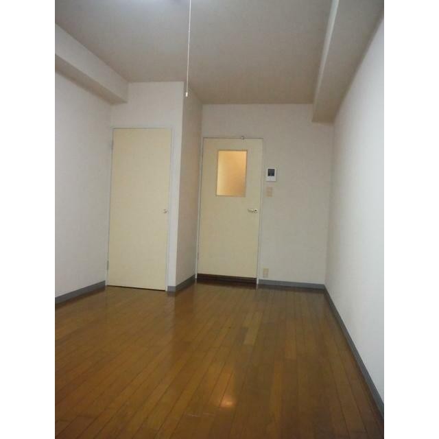 室内にはクローゼットもあります