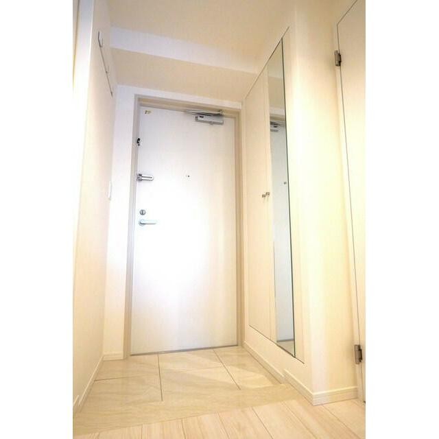 ※写真は同タイプ住戸です。(玄関)
