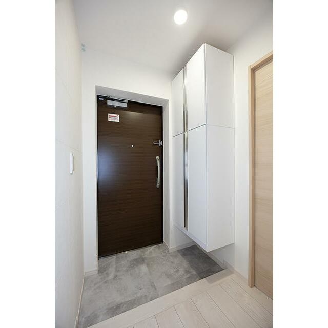 ※写真は同タイプ住戸です。(玄関)
