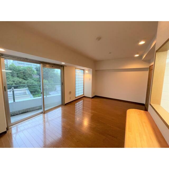 ※同タイプ別室参考写真※ セキュリティ体制が整った、安心してお住まいいただけるマンションです◎(居間)