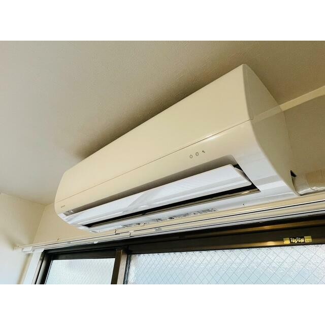 真夏の快眠には欠かせないエアコン付き