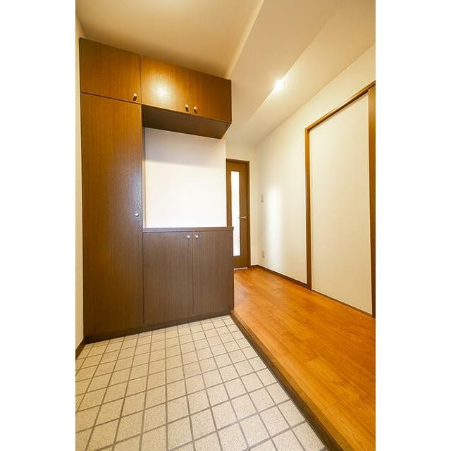 ※同仕様写真含む(玄関)