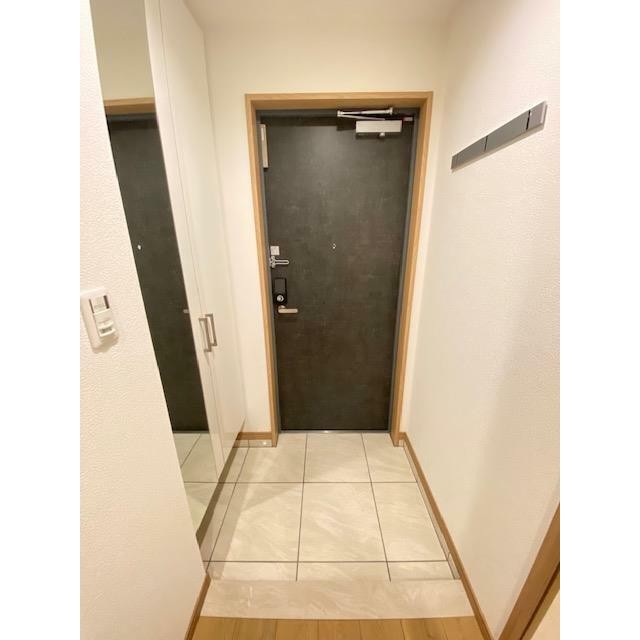 ※写真は同タイプ住戸です。(玄関)