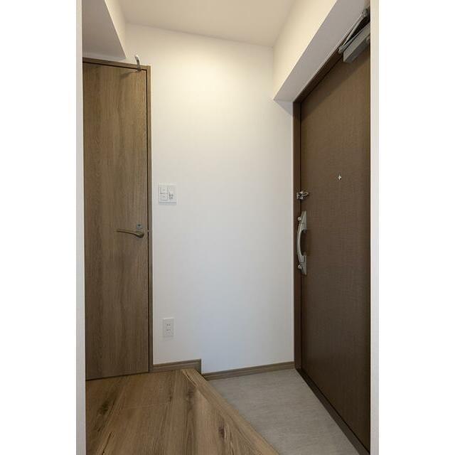 ※写真は同タイプ住戸です。(玄関)