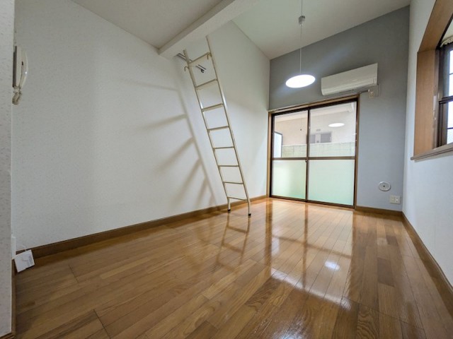 (居間)
