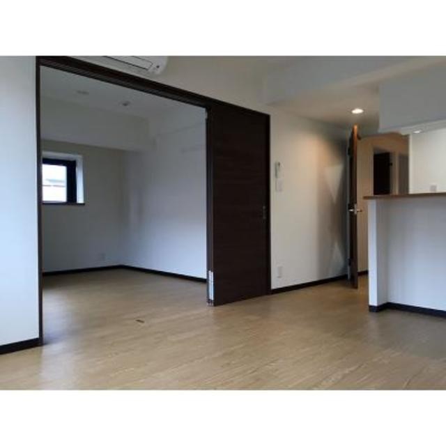 ※写真は同タイプ住戸です。(居間)