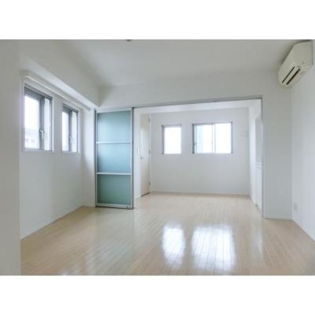 ※写真は同タイプ住戸です。(居間)