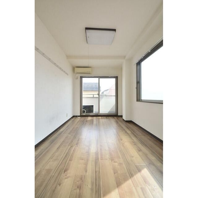(居間)