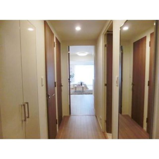 ※写真は同タイプ住戸です。(玄関)