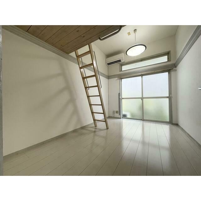 (居間)