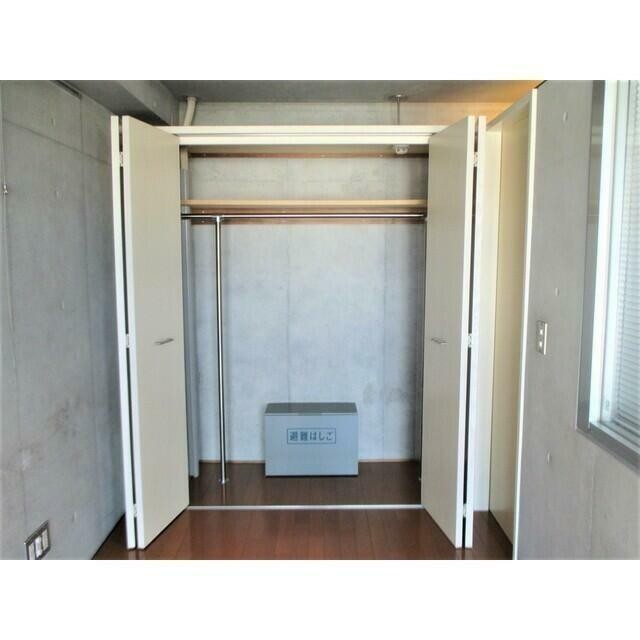 居室・クローゼット（2302）(内装)