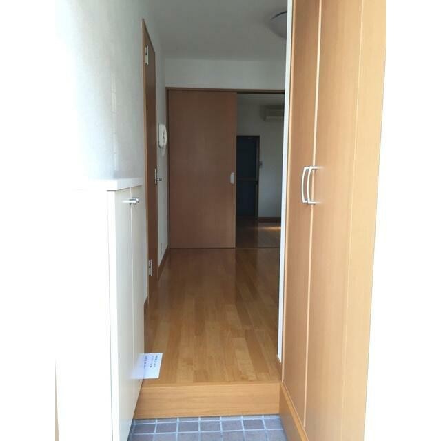 ※写真は同タイプ別室のものです(玄関)
