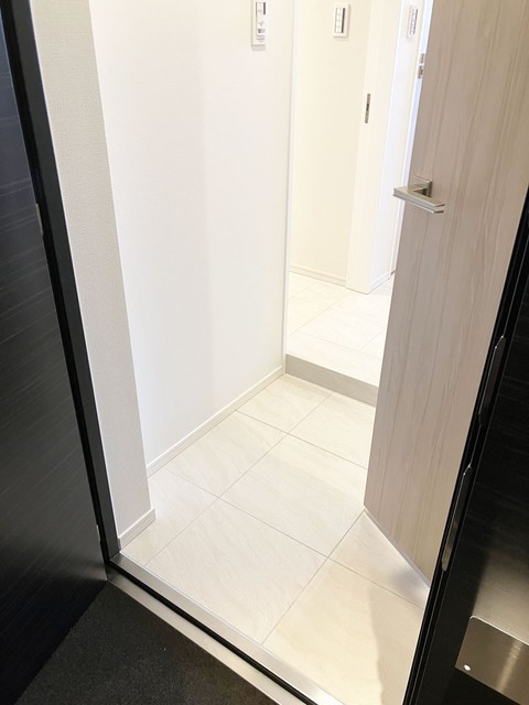 ※写真は同タイプ住戸です。(玄関)