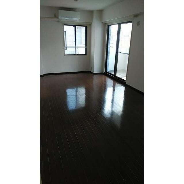 内装色等、異なる場合がございます。(居間)