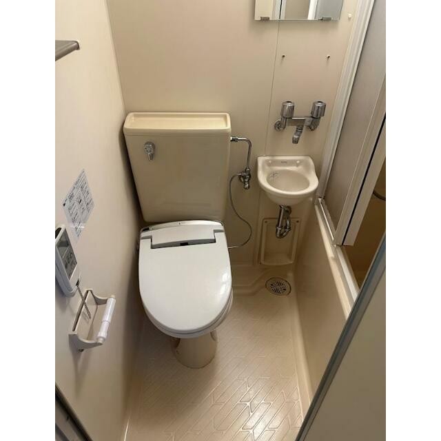 シャワー付きトイレ(内装)