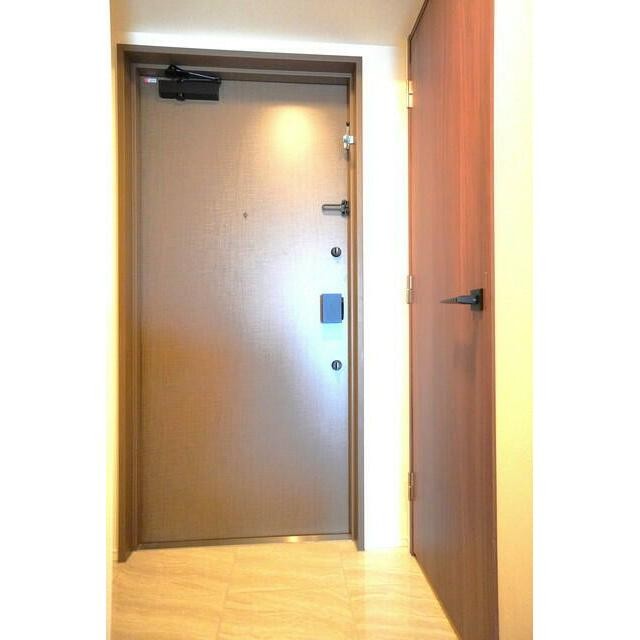 ※写真は同タイプ住戸です。(玄関)