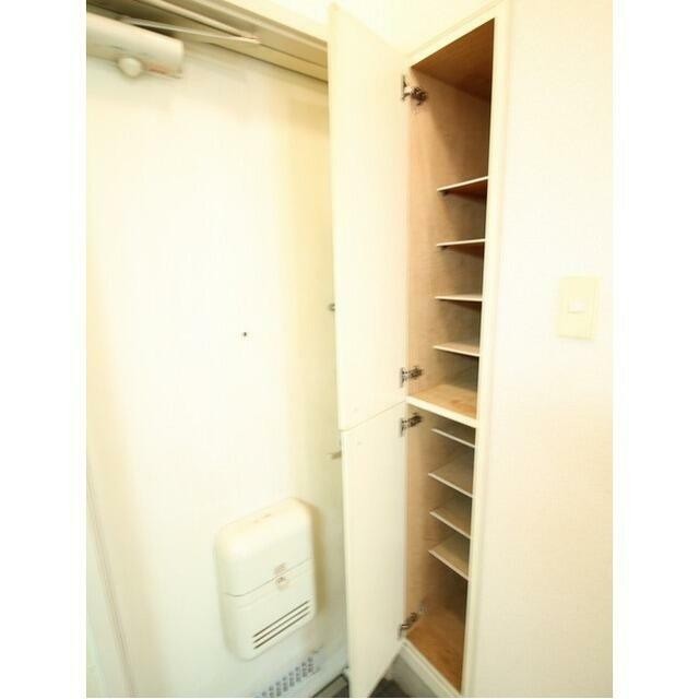 ※他の部屋の参考写真です(玄関)