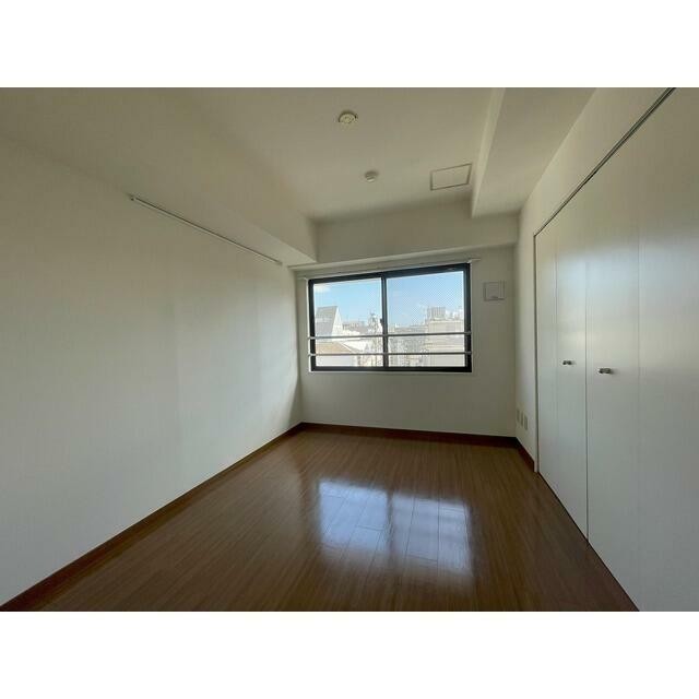 洋室4.8帖(居間)
