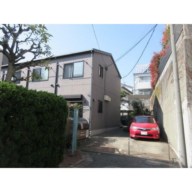 閑静な高級住宅街エリアに立地する広い敷地内の戸建感覚の共同住宅(外観)