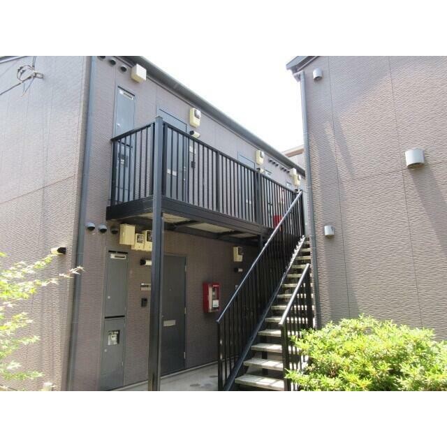 敷地内に2棟の建物を配置
