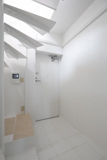 ※写真は同タイプ住戸です。(玄関)