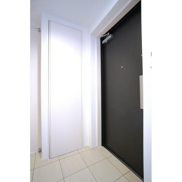 ※写真は同タイプ住戸です。(玄関)