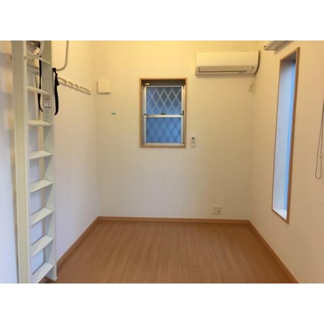 ナチュラルカラーを基調とした明るい室内♪(居間)