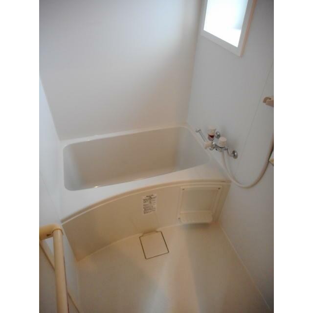 現在入居者が入居する前の写真となります(風呂)