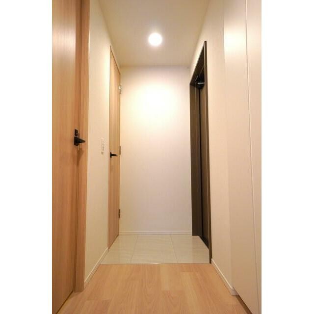 ※写真は同タイプ住戸です。(玄関)