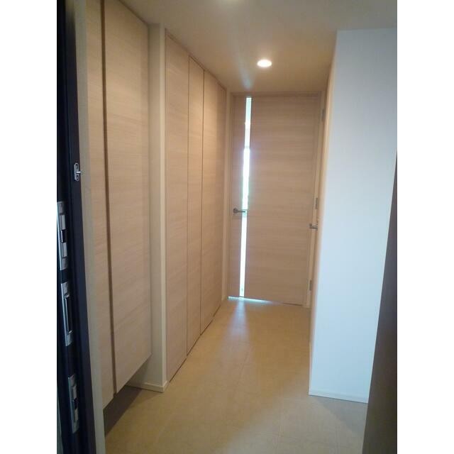 Gタイプ2011年1月撮影 同タイプ1107号室の写真です。(玄関)