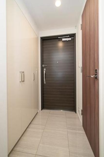 ※写真は同タイプ住戸です。(玄関)