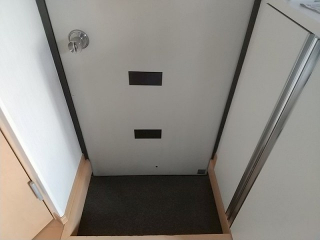 (玄関)