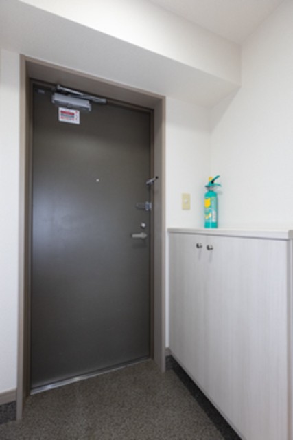 ※写真は同タイプ住戸です。(玄関)