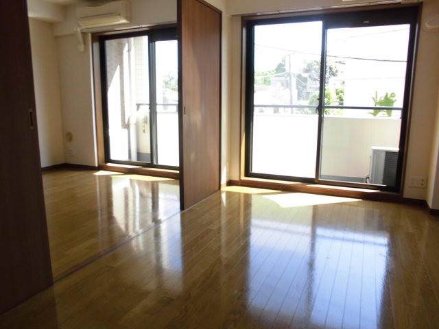 (居間)