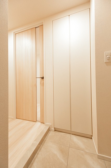 ※写真は同タイプ住戸です。(玄関)