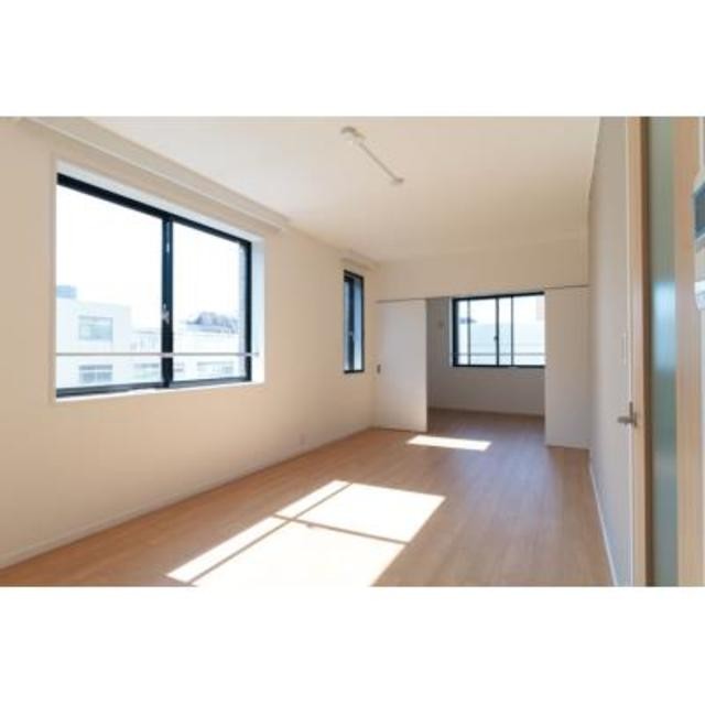 ※写真は同タイプ住戸です。(居間)