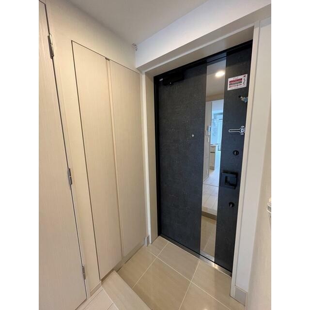 ※写真は同タイプ住戸です。(玄関)