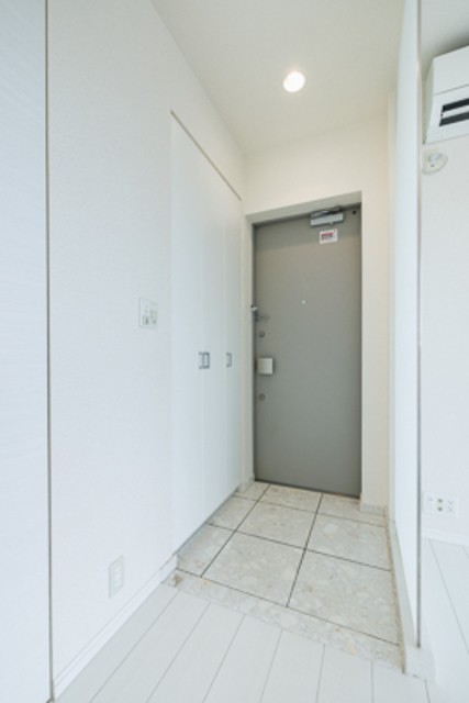※写真は同タイプ住戸です。(玄関)