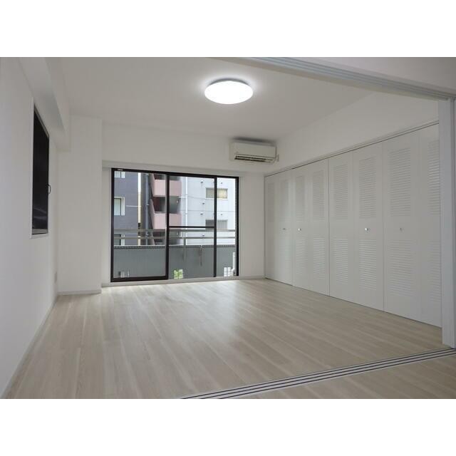 洋室9帖(居間)