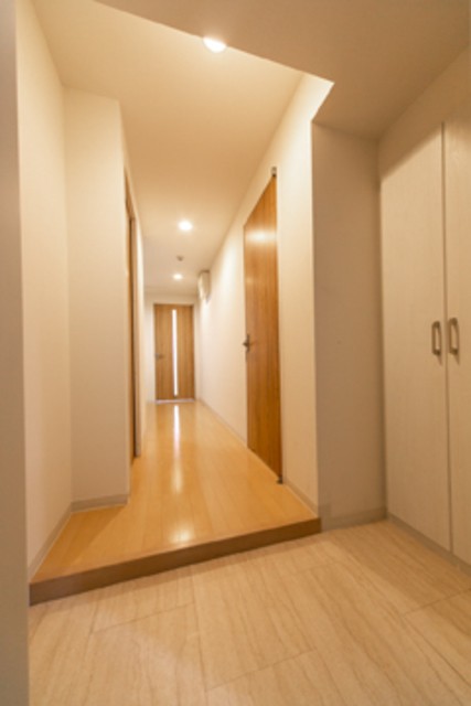 ※写真は同タイプ住戸です。(玄関)
