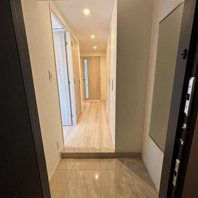 ※写真は同タイプ住戸です。(玄関)