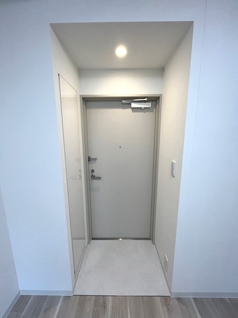 ※写真は同タイプ住戸です。(玄関)