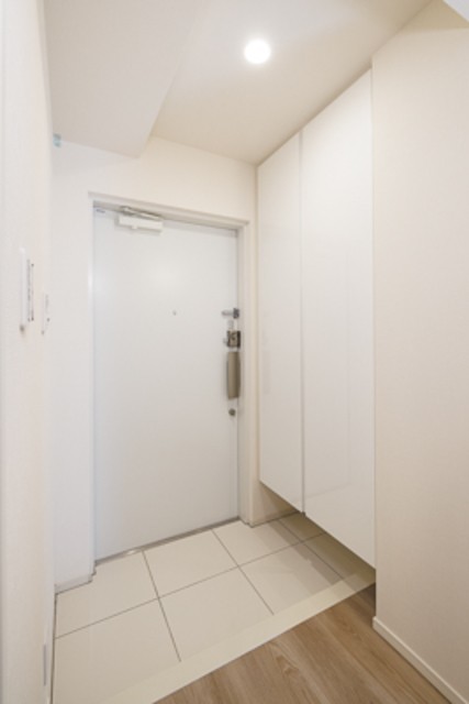※写真は同タイプ住戸です。(玄関)