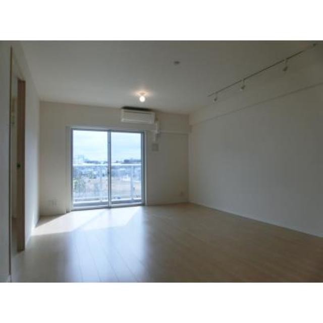 ※写真は同タイプ住戸です。(居間)