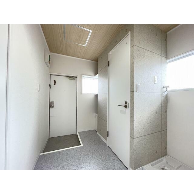 写真は205号室です(玄関)
