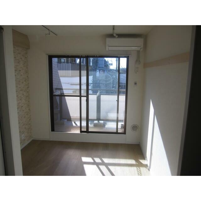 キッチン側から(居間)