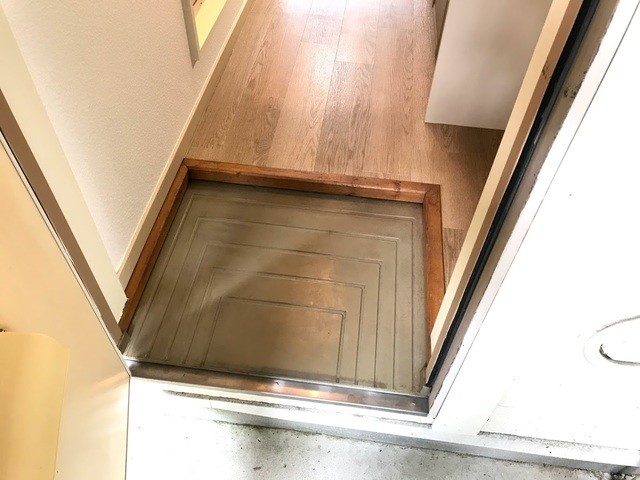 (玄関)